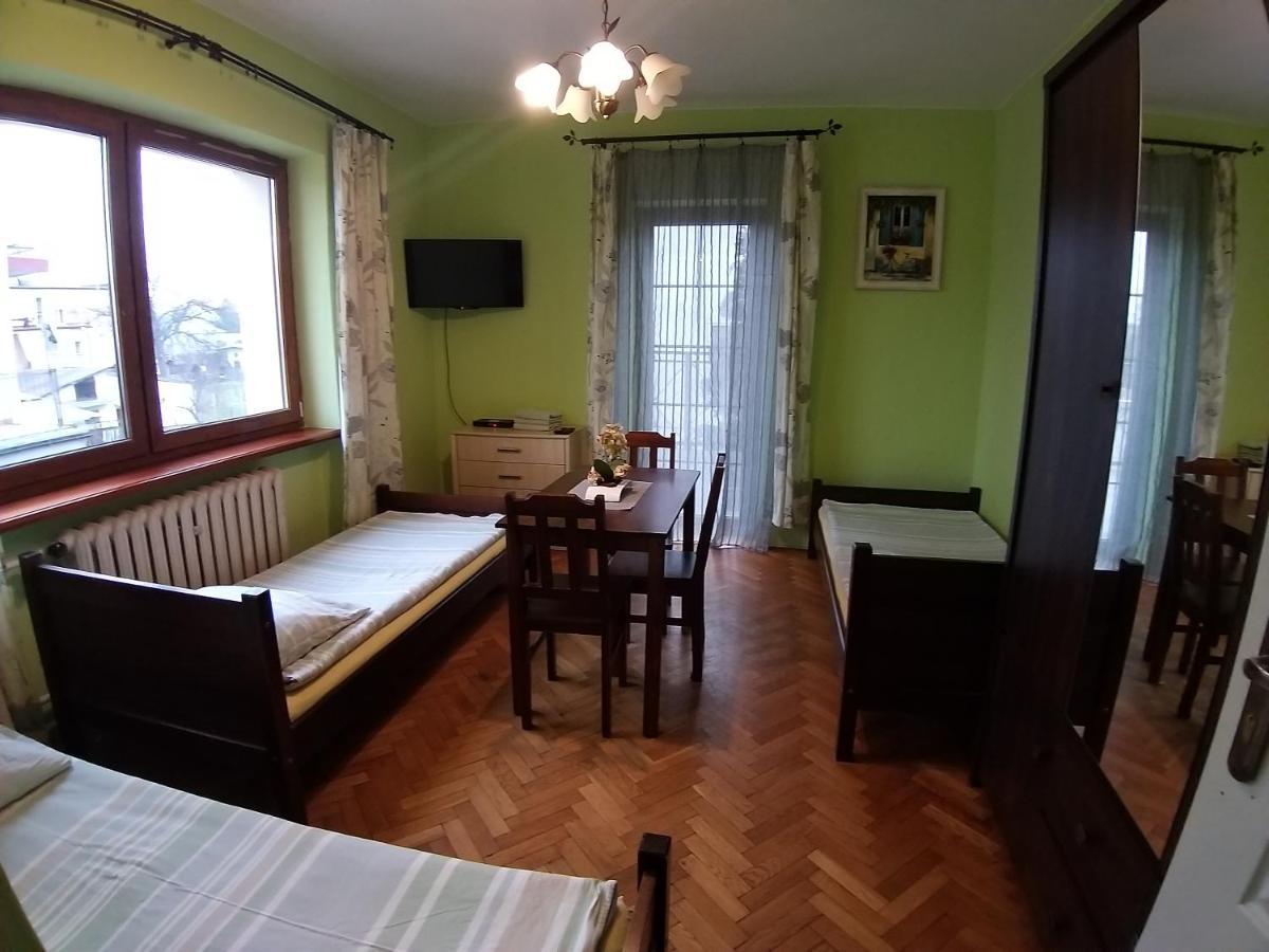ורוצלב Hostel Rumiankowy Airport Hostel מראה חיצוני תמונה