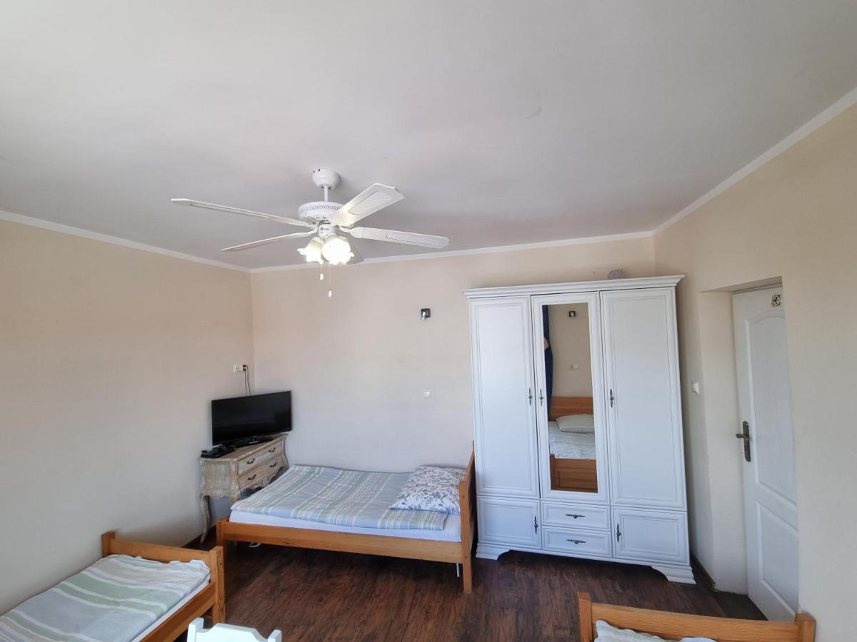 ורוצלב Hostel Rumiankowy Airport Hostel מראה חיצוני תמונה