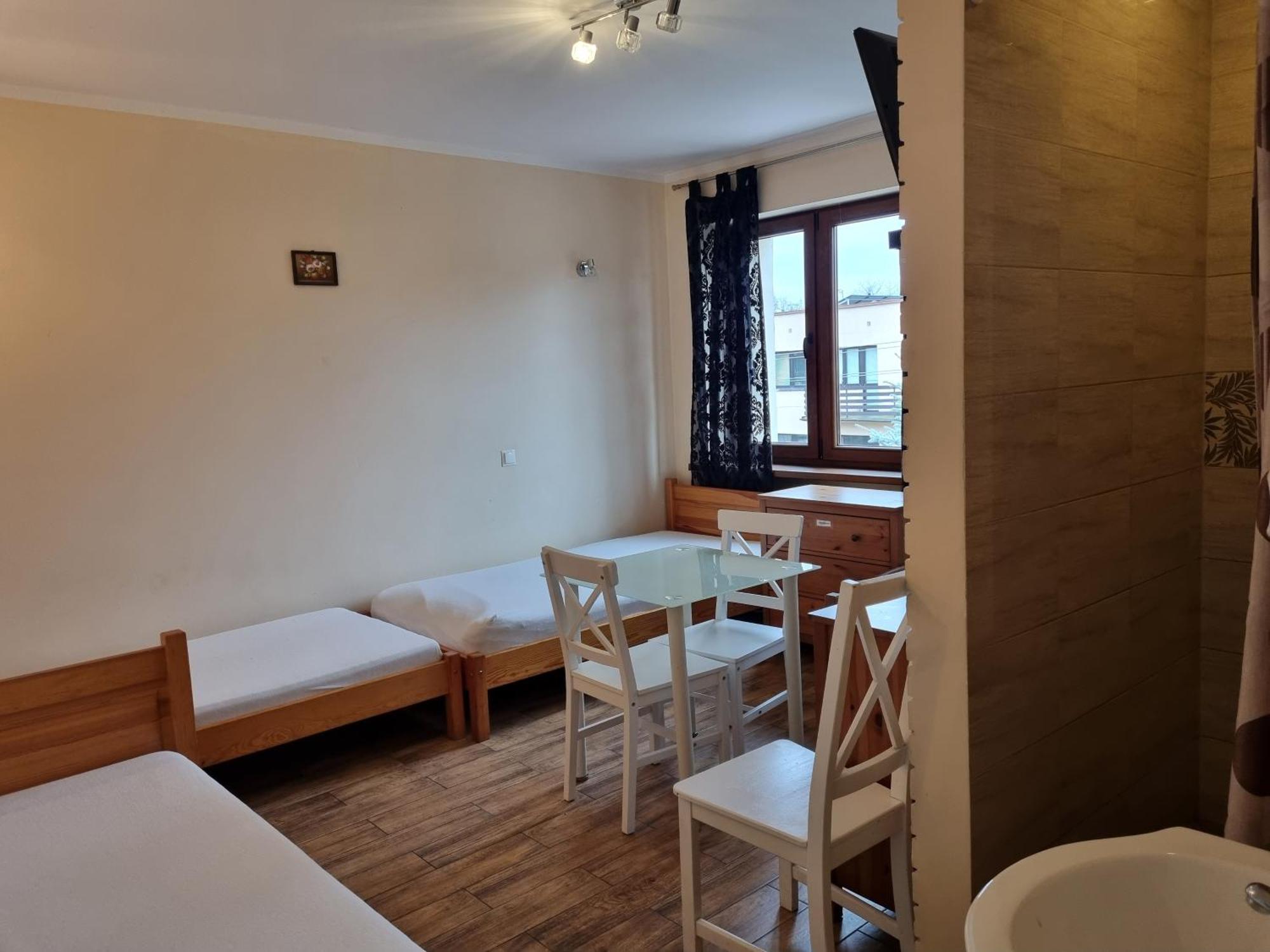 ורוצלב Hostel Rumiankowy Airport Hostel מראה חיצוני תמונה