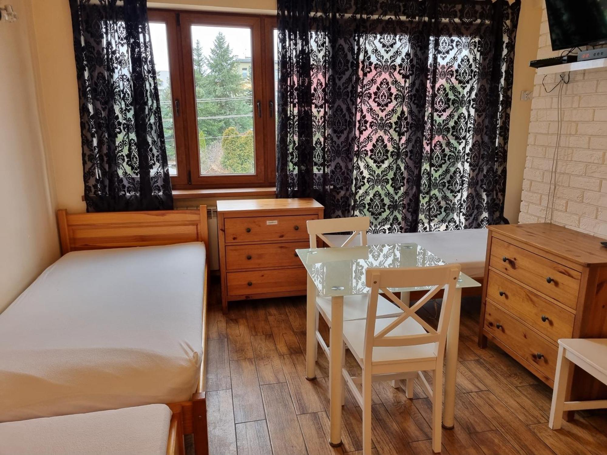ורוצלב Hostel Rumiankowy Airport Hostel מראה חיצוני תמונה