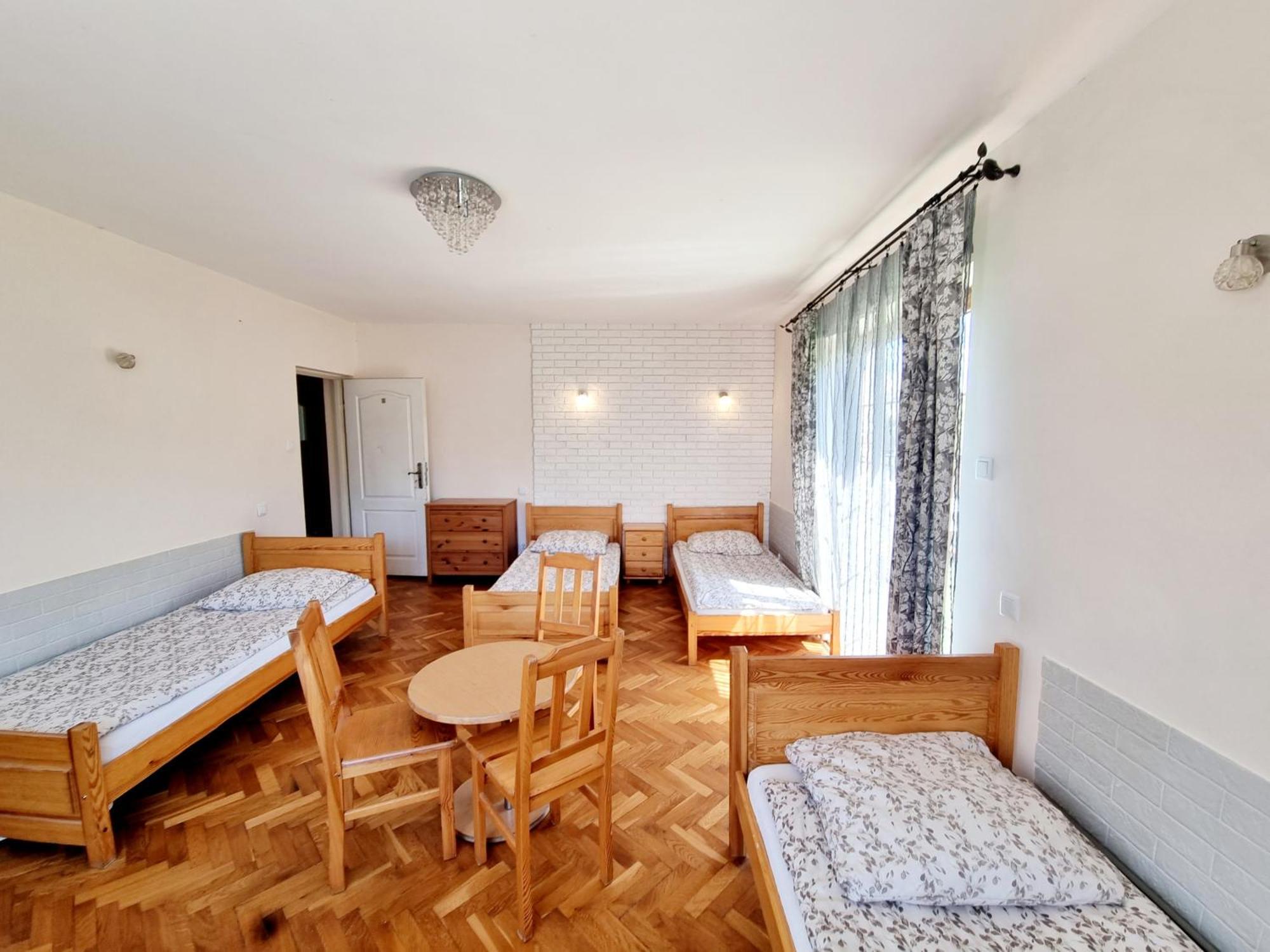 ורוצלב Hostel Rumiankowy Airport Hostel מראה חיצוני תמונה