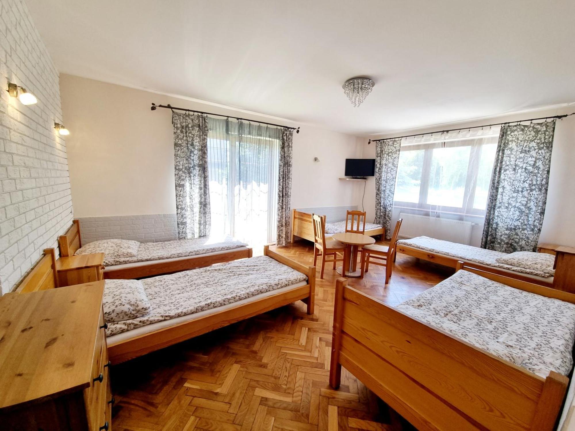 ורוצלב Hostel Rumiankowy Airport Hostel מראה חיצוני תמונה