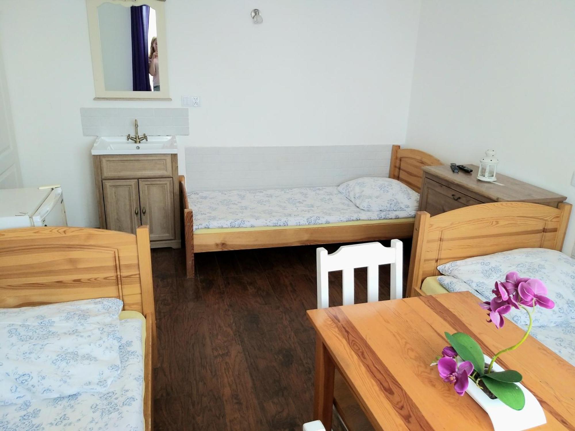 ורוצלב Hostel Rumiankowy Airport Hostel מראה חיצוני תמונה