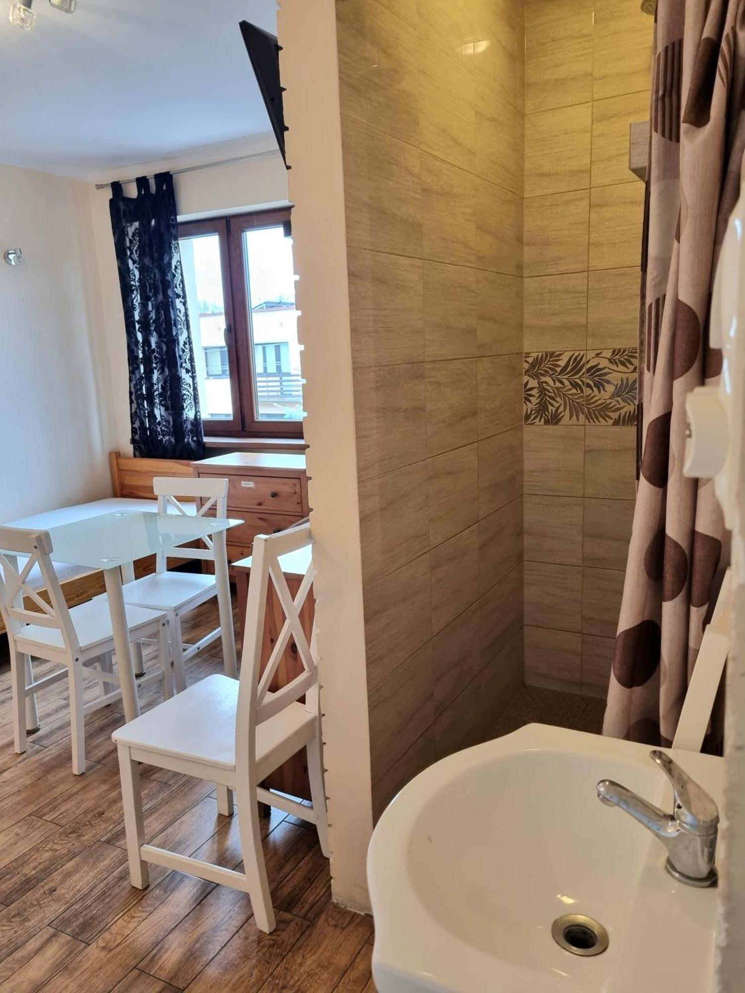 ורוצלב Hostel Rumiankowy Airport Hostel מראה חיצוני תמונה