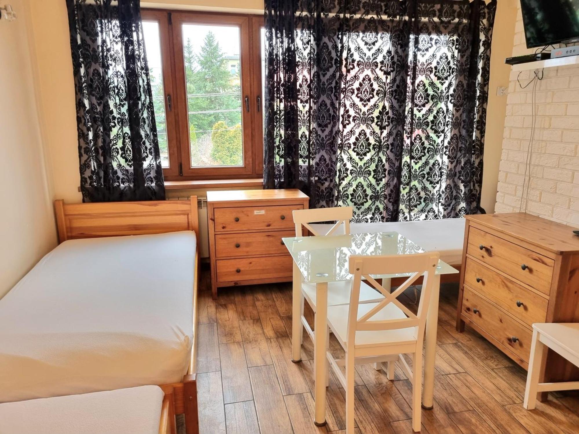 ורוצלב Hostel Rumiankowy Airport Hostel מראה חיצוני תמונה